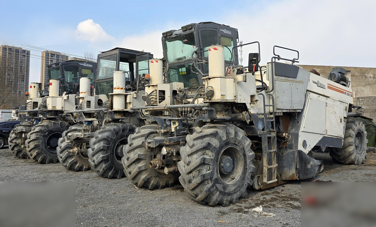 2010 WIRTGEN WR2500S - Стабилизатор за почва: снимка 1 2010 WIRTGEN WR2500S - Стабилизатор за почва: снимка 1