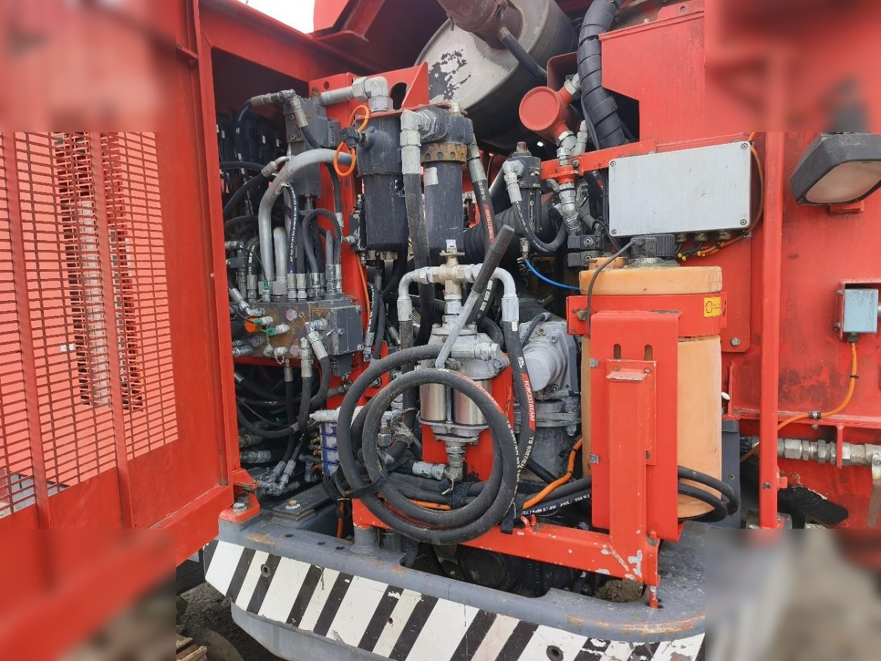 2011 SANDVIK DX800 - Пробивна машина: снимка 5 2011 SANDVIK DX800 - Пробивна машина: снимка 5