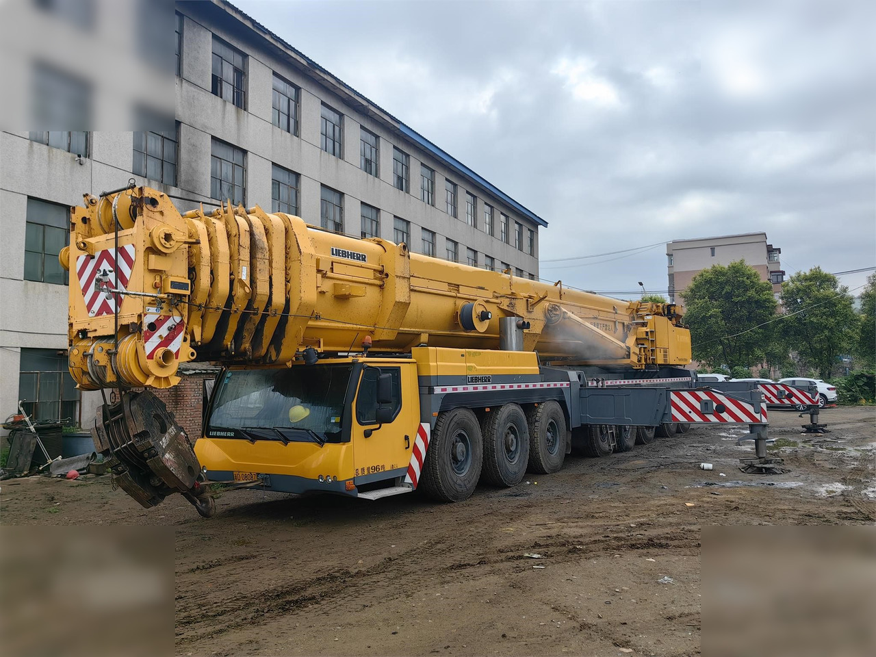 2012 LIEBHERR LTM1500-8.1 - Кран за всякакви терени: снимка 2 2012 LIEBHERR LTM1500-8.1 - Кран за всякакви терени: снимка 2