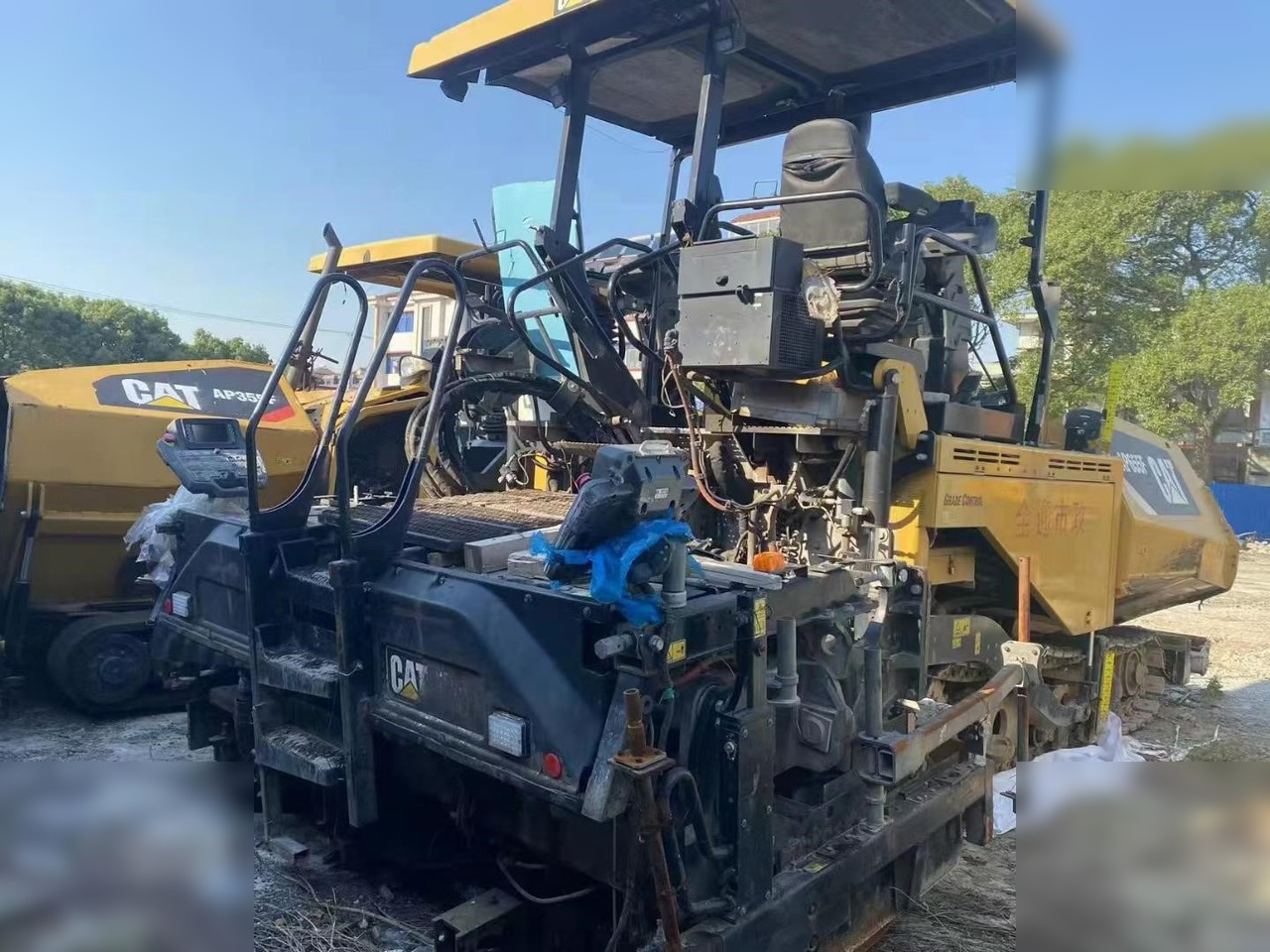 Асфалтополагач 2017 CATERPILLAR AP-655F: снимка 1