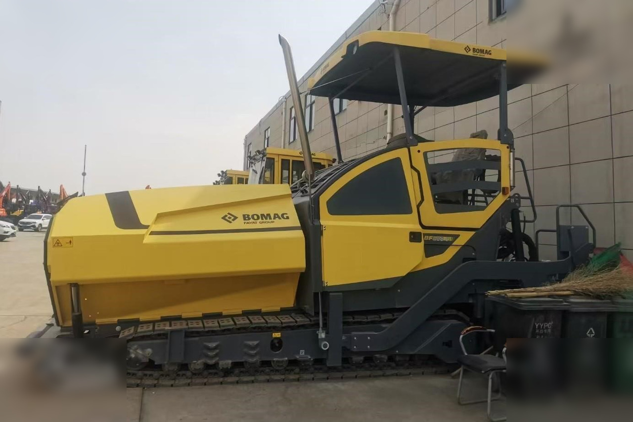 2021 BOMAG BF880C - Асфалтополагач: снимка 1 2021 BOMAG BF880C - Асфалтополагач: снимка 1