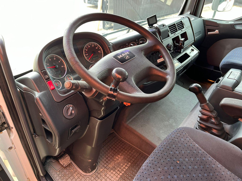 Бордови камион, Камион с кран MAN TGL 8.180 4x2 PK 4200 YEAR 2013 / PLATFORM L=3710 mm: снимка 16 Бордови камион, Камион с кран MAN TGL 8.180 4x2 PK 4200 YEAR 2013 / PLATFORM L=3710 mm: снимка 16