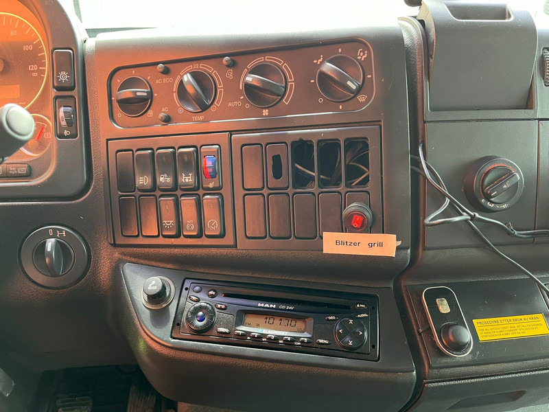 Бордови камион, Камион с кран MAN TGL 8.180 4x2 PK 4200 YEAR 2013 / PLATFORM L=3710 mm: снимка 20 Бордови камион, Камион с кран MAN TGL 8.180 4x2 PK 4200 YEAR 2013 / PLATFORM L=3710 mm: снимка 20