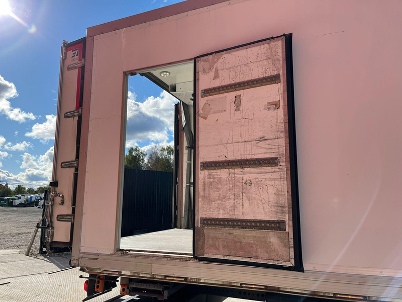 Лизинг на Mercedes-Benz Antos 2540L 6x2*4 THERMOKING UT SPECTRUM / BOX L=9522 mm Mercedes-Benz Antos 2540L 6x2*4 THERMOKING UT SPECTRUM / BOX L=9522 mm: снимка 13