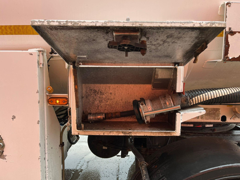 Ремарке цистерна ROHR ANH-A-ZE 26 TOTAL CAPACITY 29900 I / 8250+6750+6850+8050 I: снимка 15 Ремарке цистерна ROHR ANH-A-ZE 26 TOTAL CAPACITY 29900 I / 8250+6750+6850+8050 I: снимка 15