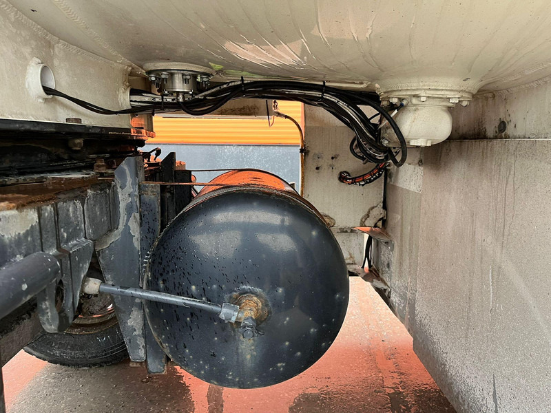 Ремарке цистерна ROHR ANH-A-ZE 26 TOTAL CAPACITY 29900 I / 8250+6750+6850+8050 I: снимка 17 Ремарке цистерна ROHR ANH-A-ZE 26 TOTAL CAPACITY 29900 I / 8250+6750+6850+8050 I: снимка 17