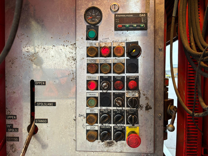 Каналопочистваща машина Scania P 124 6x2*4 KORP&SON / TANK 8000 l / VACUUM Wittig RFW260 / PRESSURE Uraca DK716 140 bar / 400 l/min: снимка 15 Каналопочистваща машина Scania P 124 6x2*4 KORP&SON / TANK 8000 l / VACUUM Wittig RFW260 / PRESSURE Uraca DK716 140 bar / 400 l/min: снимка 15