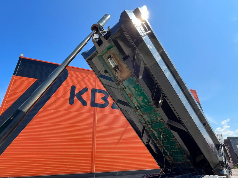 Самосвал камион Scania R 580 8x4*4 RETARDER / BOX L=6092 mm: снимка 12