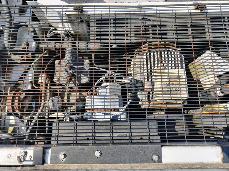 THERMO KING TS-300 REFRIGERATION UNIT / KÜLMASEADE - Каросерия - рефрижератор: снимка 5 THERMO KING TS-300 REFRIGERATION UNIT / KÜLMASEADE - Каросерия - рефрижератор: снимка 5