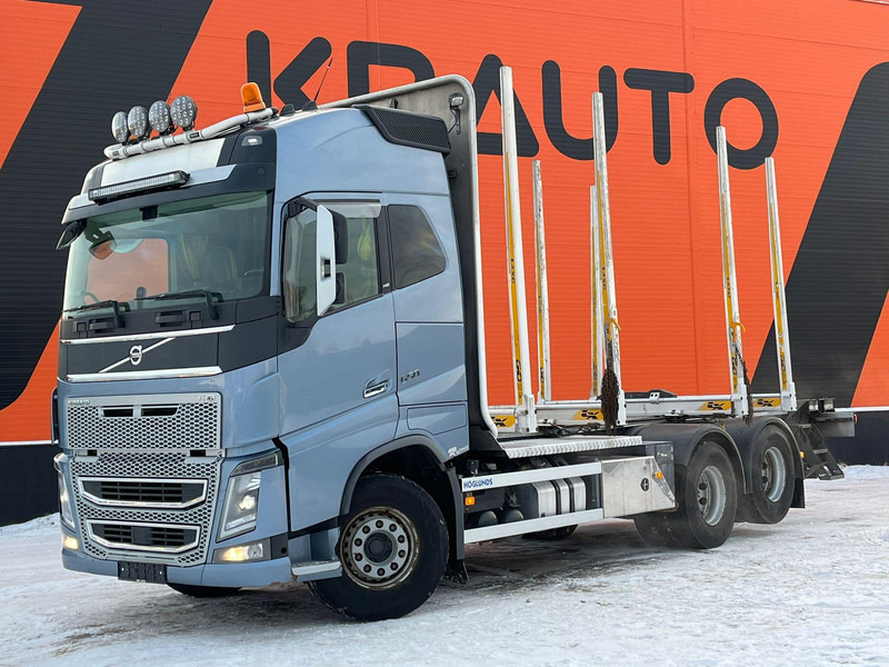 Volvo FH 16 650 6x4 TANDEM AXLE LIFT - Камион за дърва, Камион с кран: снимка 1 Volvo FH 16 650 6x4 TANDEM AXLE LIFT - Камион за дърва, Камион с кран: снимка 1