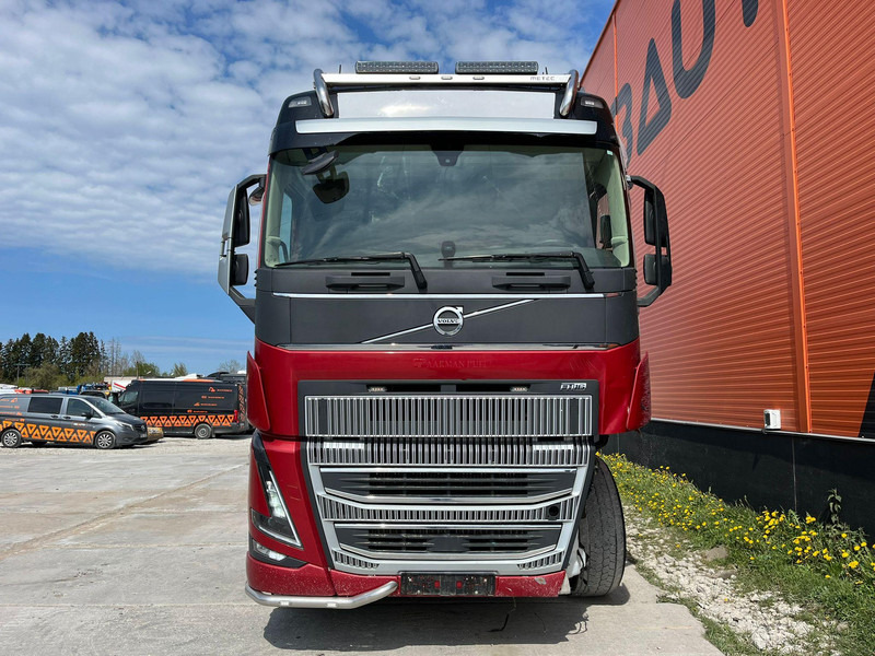 Volvo FH 16 750 8x4/4 DAMAGED ! - Камион за дърва, Камион с кран: снимка 3 Volvo FH 16 750 8x4/4 DAMAGED ! - Камион за дърва, Камион с кран: снимка 3