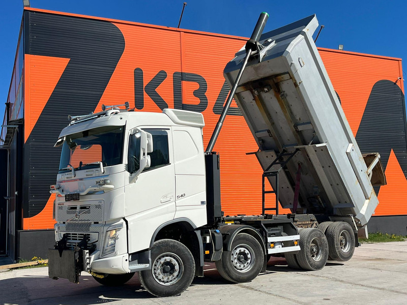 Volvo FH 540 8x4 RETARDER / TANDEM AXLE LIFT / BIG AXLES / BOX L=5704 mm - Самосвал камион: снимка 2 Volvo FH 540 8x4 RETARDER / TANDEM AXLE LIFT / BIG AXLES / BOX L=5704 mm - Самосвал камион: снимка 2