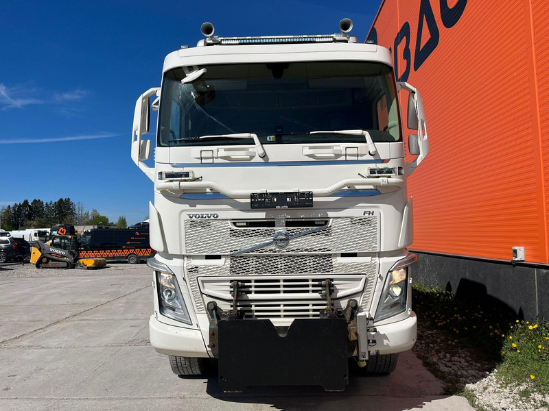 Volvo FH 540 8x4 RETARDER / TANDEM AXLE LIFT / BIG AXLES / BOX L=5704 mm - Самосвал камион: снимка 3 Volvo FH 540 8x4 RETARDER / TANDEM AXLE LIFT / BIG AXLES / BOX L=5704 mm - Самосвал камион: снимка 3