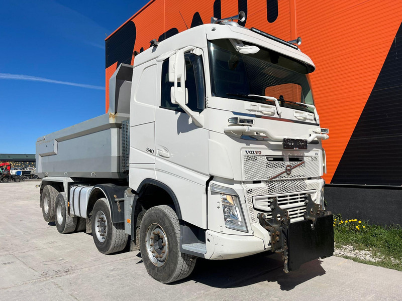 Volvo FH 540 8x4 RETARDER / TANDEM AXLE LIFT / BIG AXLES / BOX L=5704 mm - Самосвал камион: снимка 4 Volvo FH 540 8x4 RETARDER / TANDEM AXLE LIFT / BIG AXLES / BOX L=5704 mm - Самосвал камион: снимка 4