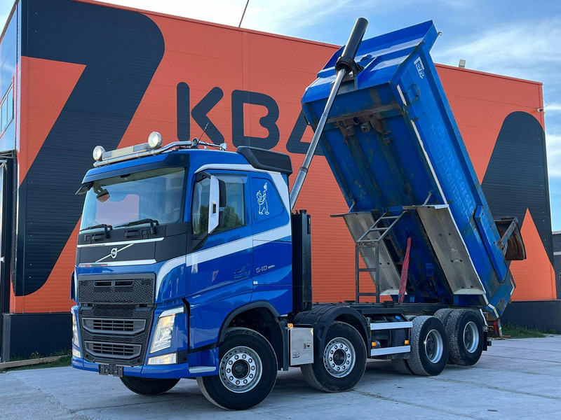 Volvo FH 540 8x4 TANDEM AXLE LIFT / BIG AXLES / BOX L=5712 mm - Самосвал камион: снимка 2 Volvo FH 540 8x4 TANDEM AXLE LIFT / BIG AXLES / BOX L=5712 mm - Самосвал камион: снимка 2