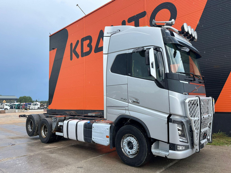 Volvo FH 750 6x4 CHASSIS L=6970 / RETARDER / PTO / TANDEM AXLE LIFT - Шаси кабина: снимка 3 Volvo FH 750 6x4 CHASSIS L=6970 / RETARDER / PTO / TANDEM AXLE LIFT - Шаси кабина: снимка 3