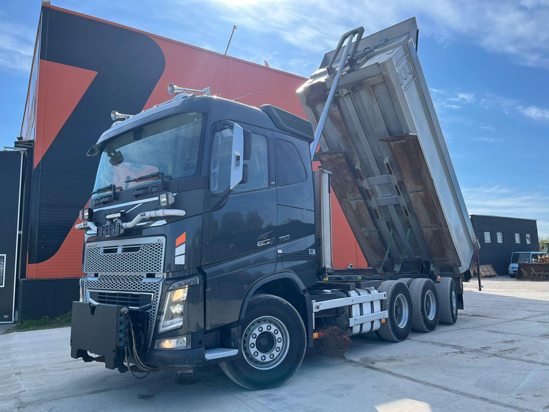 Volvo FH 750 8x4*4 UNDERBODY SCRAPER / RETARDER / BOX L=5940 mm - Самосвал камион: снимка 2 Volvo FH 750 8x4*4 UNDERBODY SCRAPER / RETARDER / BOX L=5940 mm - Самосвал камион: снимка 2