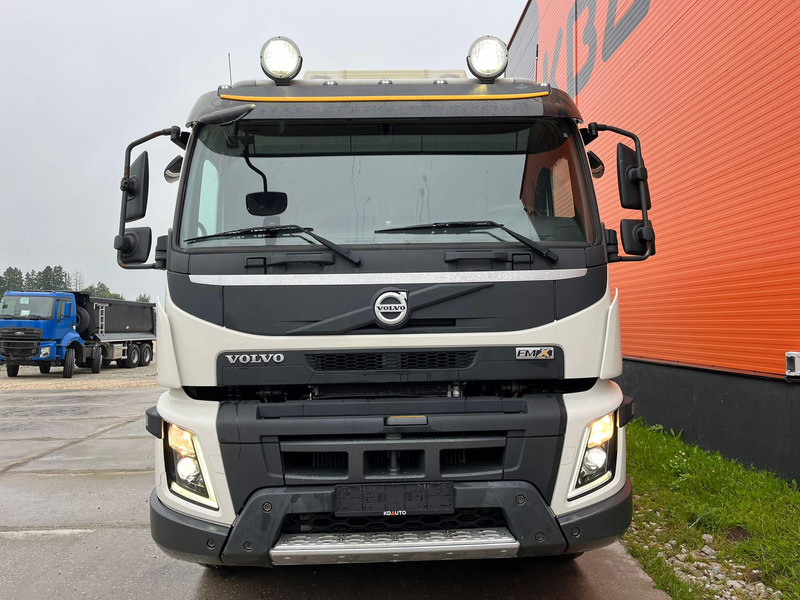 Volvo FMX 540 8x4 TANDEM AXLE LIFT / BIG AXLES / BOX L=5695 mm - Самосвал камион: снимка 3 Volvo FMX 540 8x4 TANDEM AXLE LIFT / BIG AXLES / BOX L=5695 mm - Самосвал камион: снимка 3