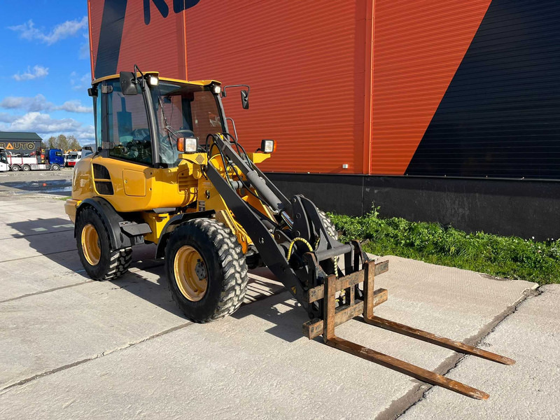 Volvo L 25 F BUCKET & FORKS - Колесен товарач: снимка 4 Volvo L 25 F BUCKET & FORKS - Колесен товарач: снимка 4