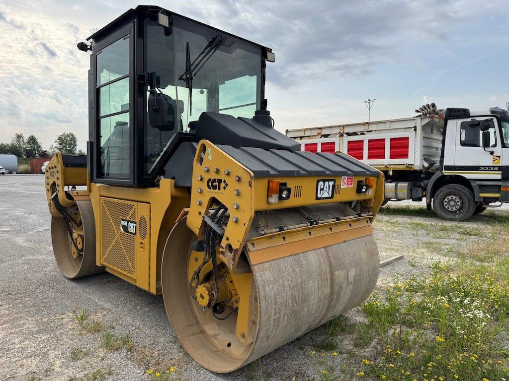 Caterpillar CD54B - Пътен валяк: снимка 4 Caterpillar CD54B - Пътен валяк: снимка 4