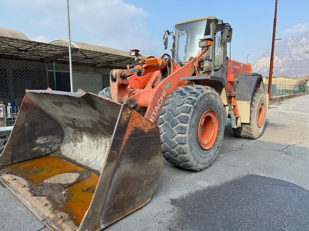 Hitachi LX290E - Колесен товарач: снимка 3 Hitachi LX290E - Колесен товарач: снимка 3