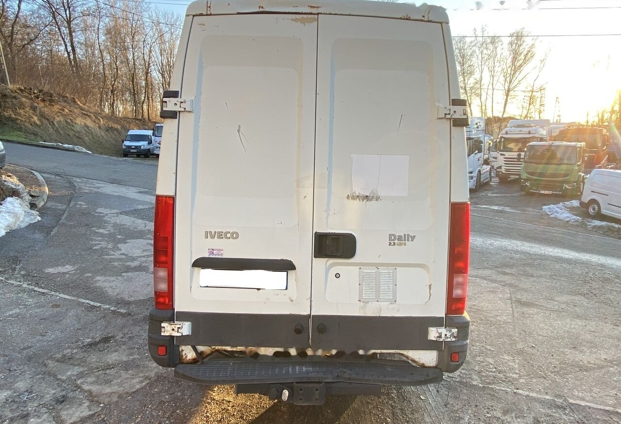 IVECO Daily 35S12 - Товарен бус: снимка 4 IVECO Daily 35S12 - Товарен бус: снимка 4