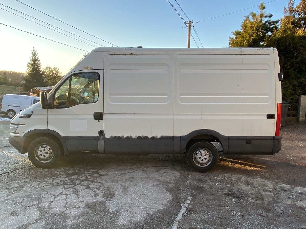 IVECO Daily 35S12 - Товарен бус: снимка 2 IVECO Daily 35S12 - Товарен бус: снимка 2