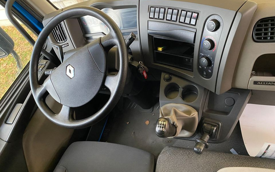 Interior photo 2: Камион с брезент Renault 10.180 DXI MIDLUM MANUAL E5 BURTOFIRANA WINDA