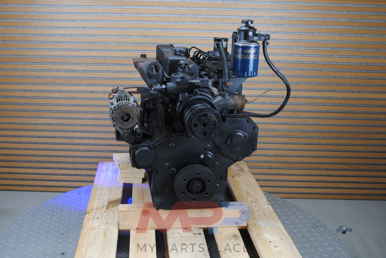 Komatsu 4D95 - Двигател: снимка 2 Komatsu 4D95 - Двигател: снимка 2
