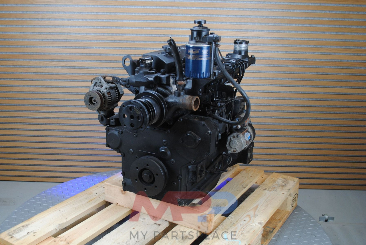 Komatsu 4D95 - Двигател: снимка 1 Komatsu 4D95 - Двигател: снимка 1
