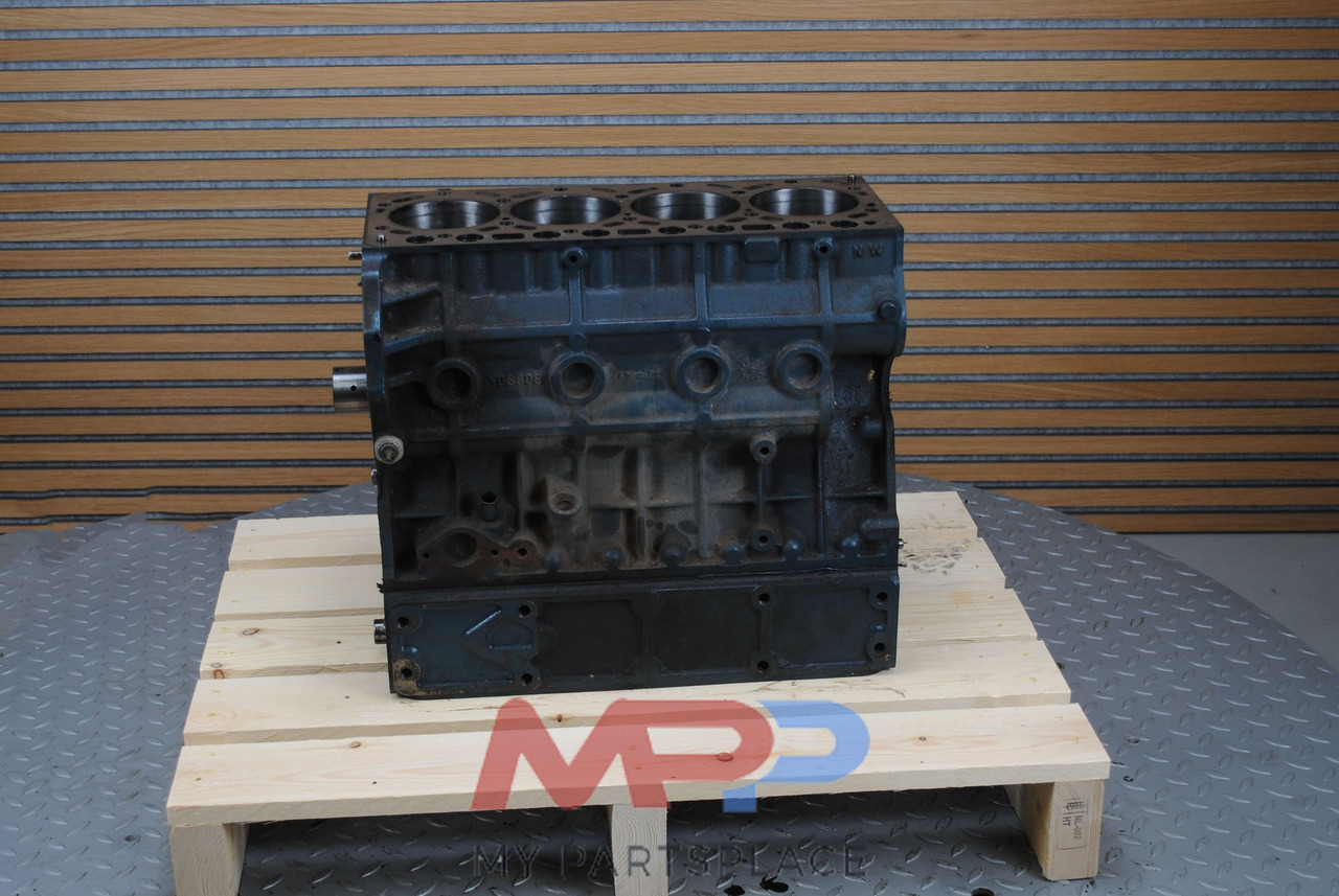 Kubota Blok Kubota V3300 - Цилиндров блок за Строителна техника: снимка 4 Kubota Blok Kubota V3300 - Цилиндров блок за Строителна техника: снимка 4