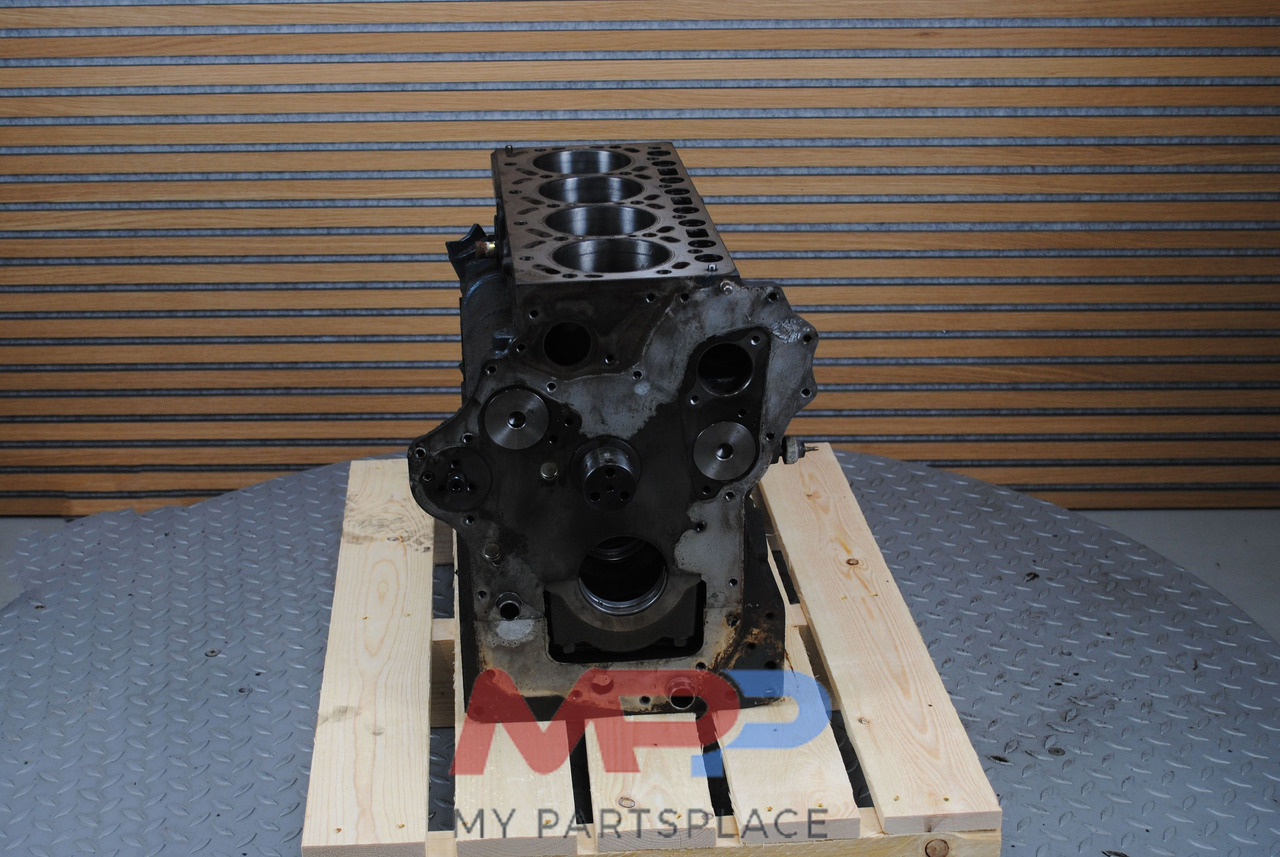 Kubota Blok Kubota V3300 - Цилиндров блок за Строителна техника: снимка 3 Kubota Blok Kubota V3300 - Цилиндров блок за Строителна техника: снимка 3