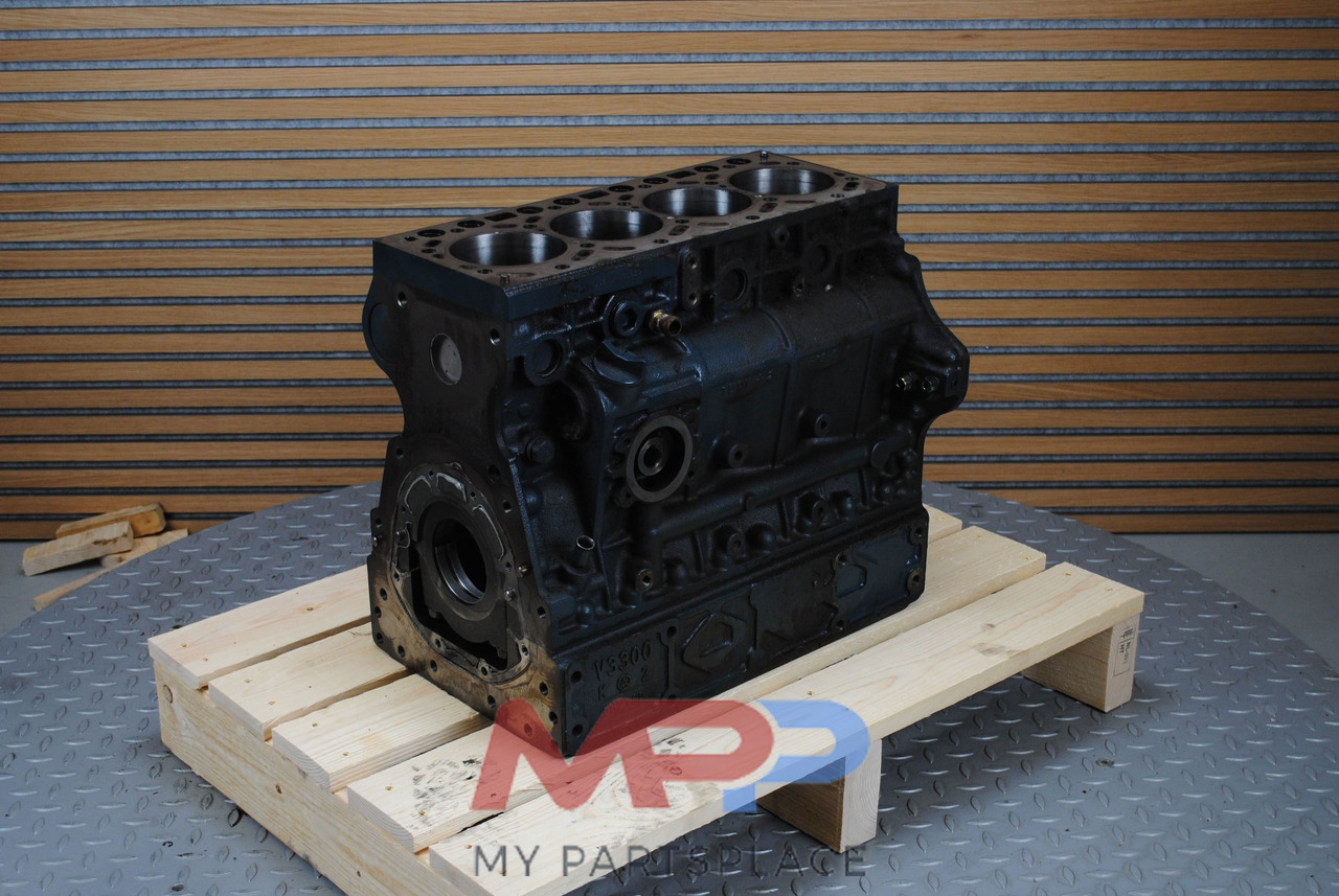 Kubota Blok Kubota V3300 - Цилиндров блок за Строителна техника: снимка 1 Kubota Blok Kubota V3300 - Цилиндров блок за Строителна техника: снимка 1