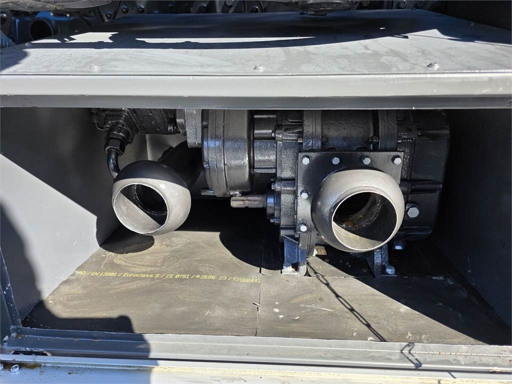 Scania Larsen FlexVac 311 Vacuum suction loader - Комунална/ Специална техника: снимка 4 Scania Larsen FlexVac 311 Vacuum suction loader - Комунална/ Специална техника: снимка 4