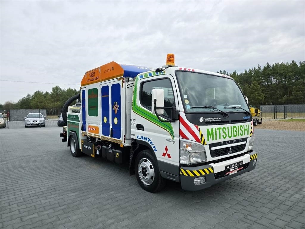 Mitsubishi CANTER odkurzacz koparka ssąca Saugbagger CITY SAU - Каналопочистваща машина: снимка 2 Mitsubishi CANTER odkurzacz koparka ssąca Saugbagger CITY SAU - Каналопочистваща машина: снимка 2