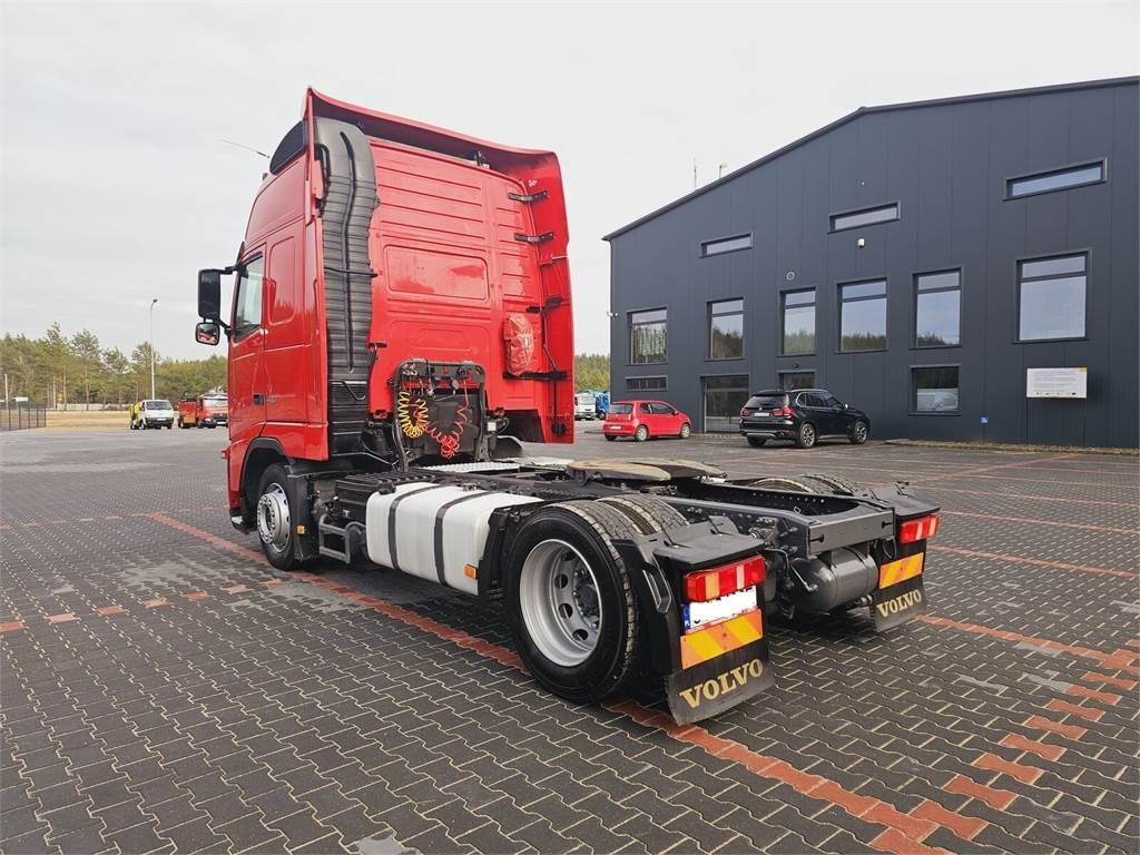 Volvo FH13 XXL NEW TIRES MANUAL 420 EURO 5 2011 - Влекач: снимка 4 Volvo FH13 XXL NEW TIRES MANUAL 420 EURO 5 2011 - Влекач: снимка 4