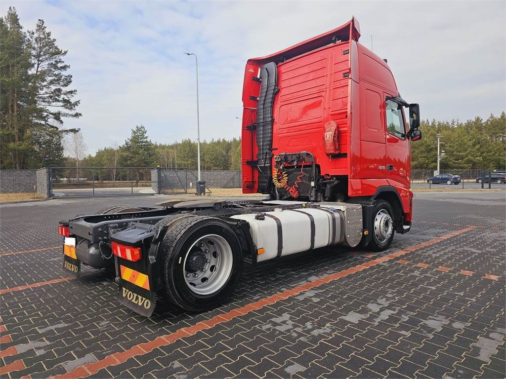 Volvo FH13 XXL NEW TIRES MANUAL 420 EURO 5 2011 - Влекач: снимка 5 Volvo FH13 XXL NEW TIRES MANUAL 420 EURO 5 2011 - Влекач: снимка 5