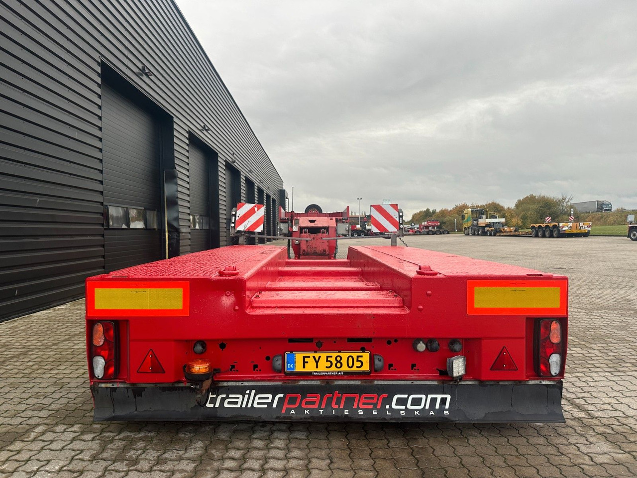 Нискорамна площадка полуремарке Faymonville 3 achs Tiefbett 300 mm Faymonville Megamax 3 achs Tiefbett 300 mm: снимка 11 Нискорамна площадка полуремарке Faymonville 3 achs Tiefbett 300 mm Faymonville Megamax 3 achs Tiefbett 300 mm: снимка 11