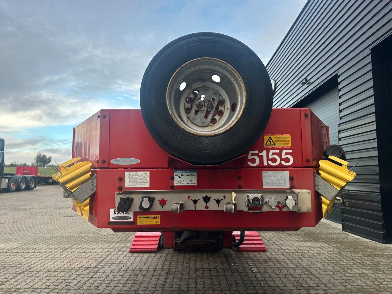 Нискорамна площадка полуремарке Faymonville 3 achs Tiefbett 300 mm Faymonville Megamax 3 achs Tiefbett 300 mm: снимка 8 Нискорамна площадка полуремарке Faymonville 3 achs Tiefbett 300 mm Faymonville Megamax 3 achs Tiefbett 300 mm: снимка 8