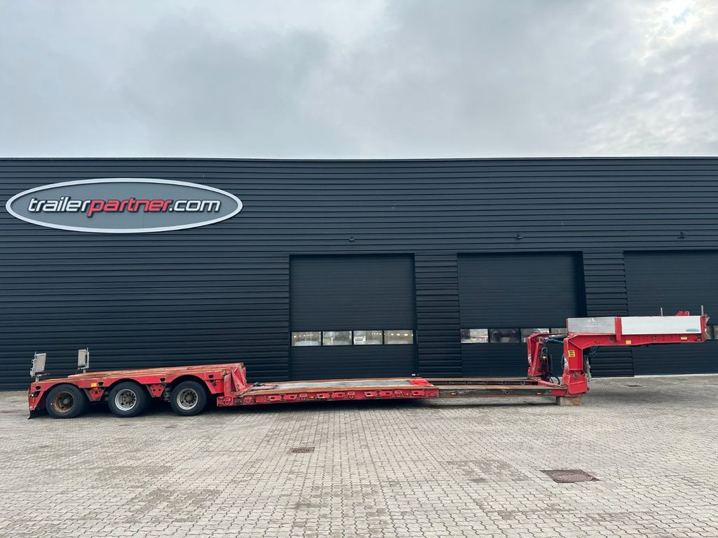 Нискорамна площадка полуремарке Faymonville Megamax 3 achs tiefbett Faymonville Megamax 3 achs tiefbett: снимка 9 Нискорамна площадка полуремарке Faymonville Megamax 3 achs tiefbett Faymonville Megamax 3 achs tiefbett: снимка 9