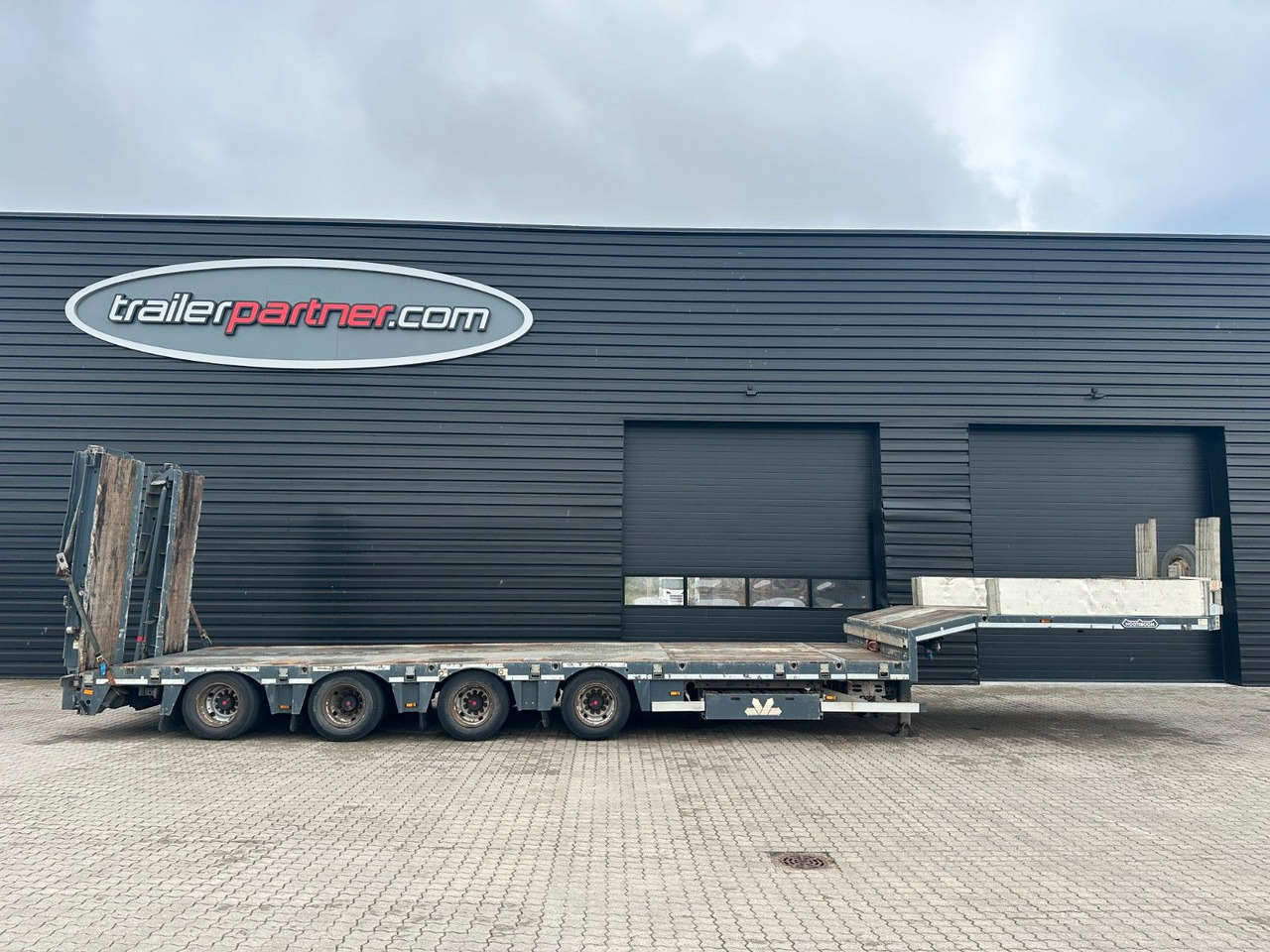 Nooteboom 4 achs Tieflader / Rampen / Ausziehbar - Нискорамна площадка полуремарке: снимка 1 Nooteboom 4 achs Tieflader / Rampen / Ausziehbar - Нискорамна площадка полуремарке: снимка 1