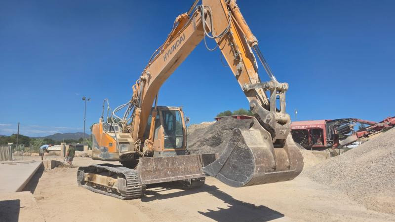 Hyundai Robex 235 LCR-9 - Верижен багер: снимка 2 Hyundai Robex 235 LCR-9 - Верижен багер: снимка 2
