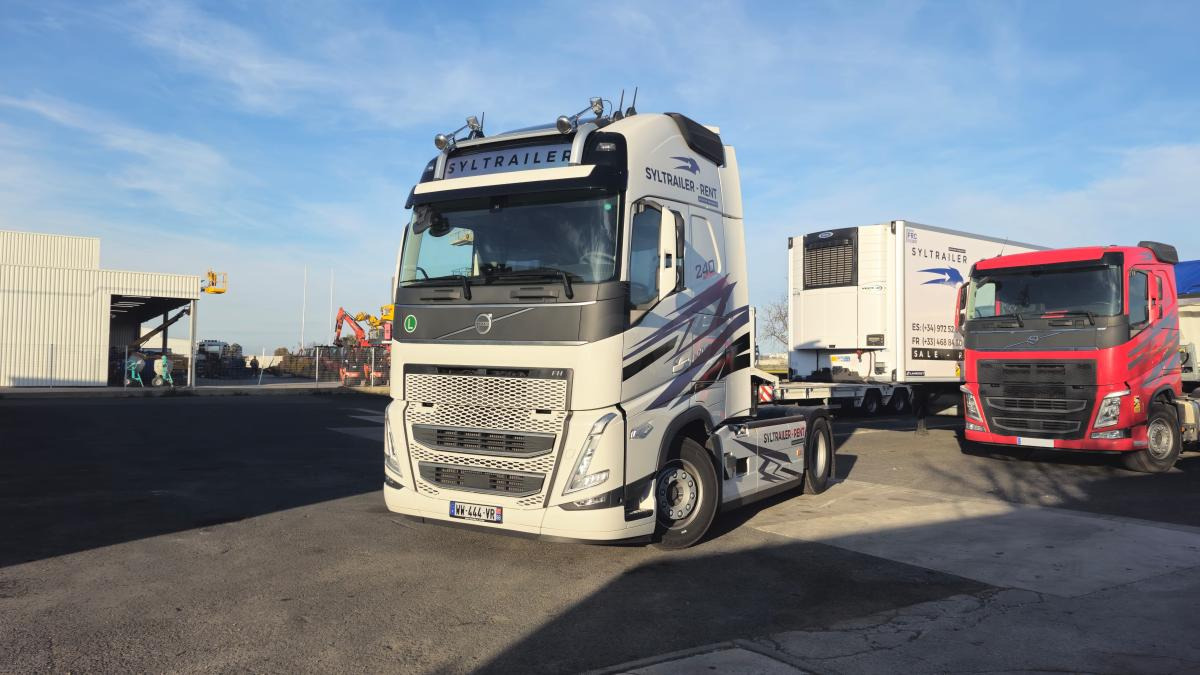 Volvo FH 500 AERO Globetrotter XXL (Location / Rent) - Влекач: снимка 3 Volvo FH 500 AERO Globetrotter XXL (Location / Rent) - Влекач: снимка 3