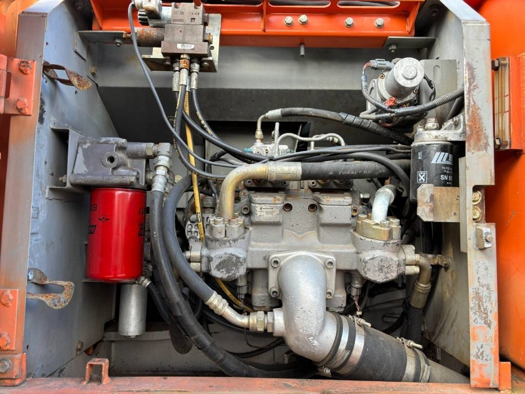 Hitachi ZX210 -- 6 cylinder isuzu -- manual engine! - Верижен багер: снимка 5 Hitachi ZX210 -- 6 cylinder isuzu -- manual engine! - Верижен багер: снимка 5
