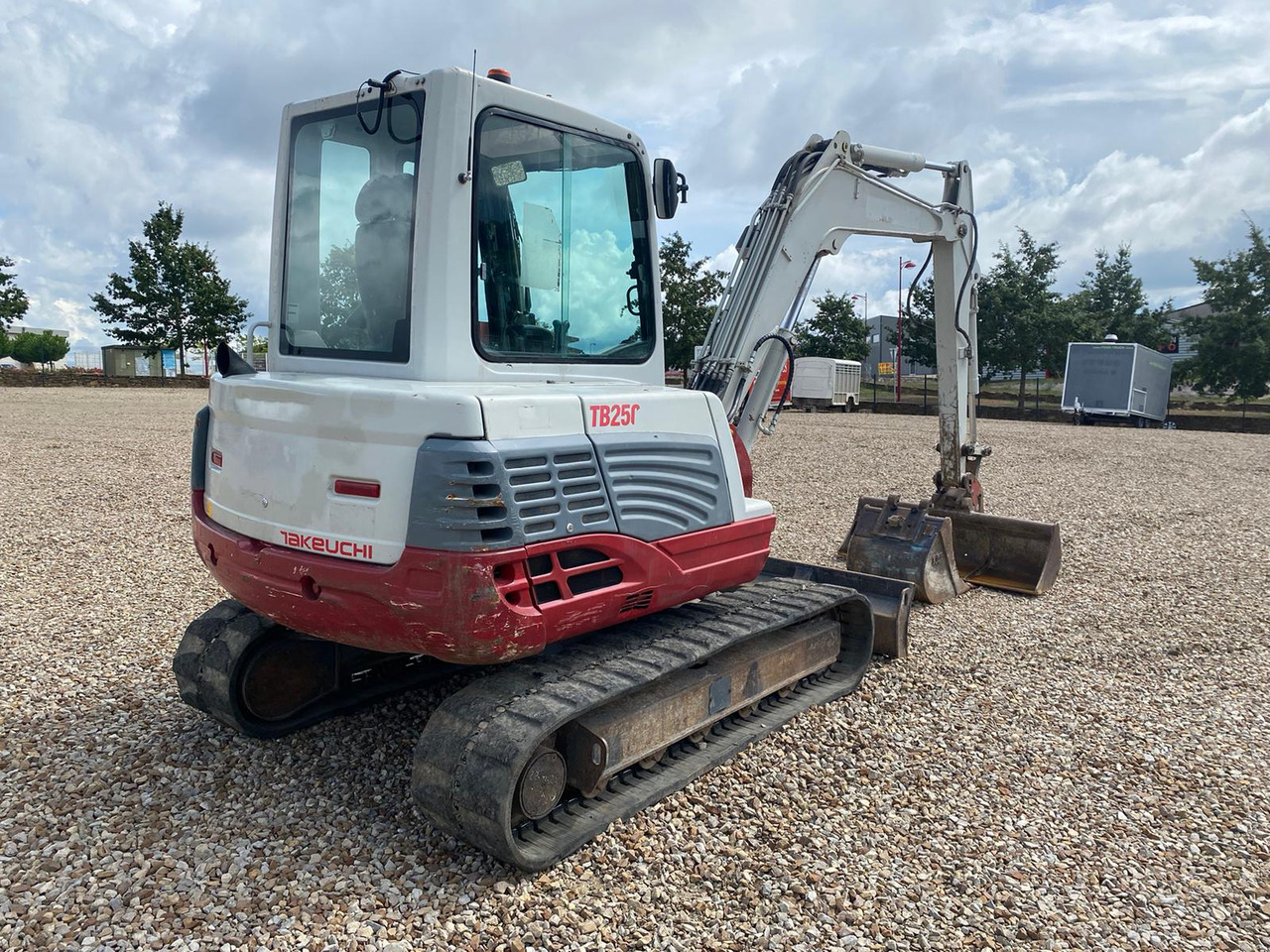 TAKEUCHI TB 250 - Верижен багер: снимка 3 TAKEUCHI TB 250 - Верижен багер: снимка 3