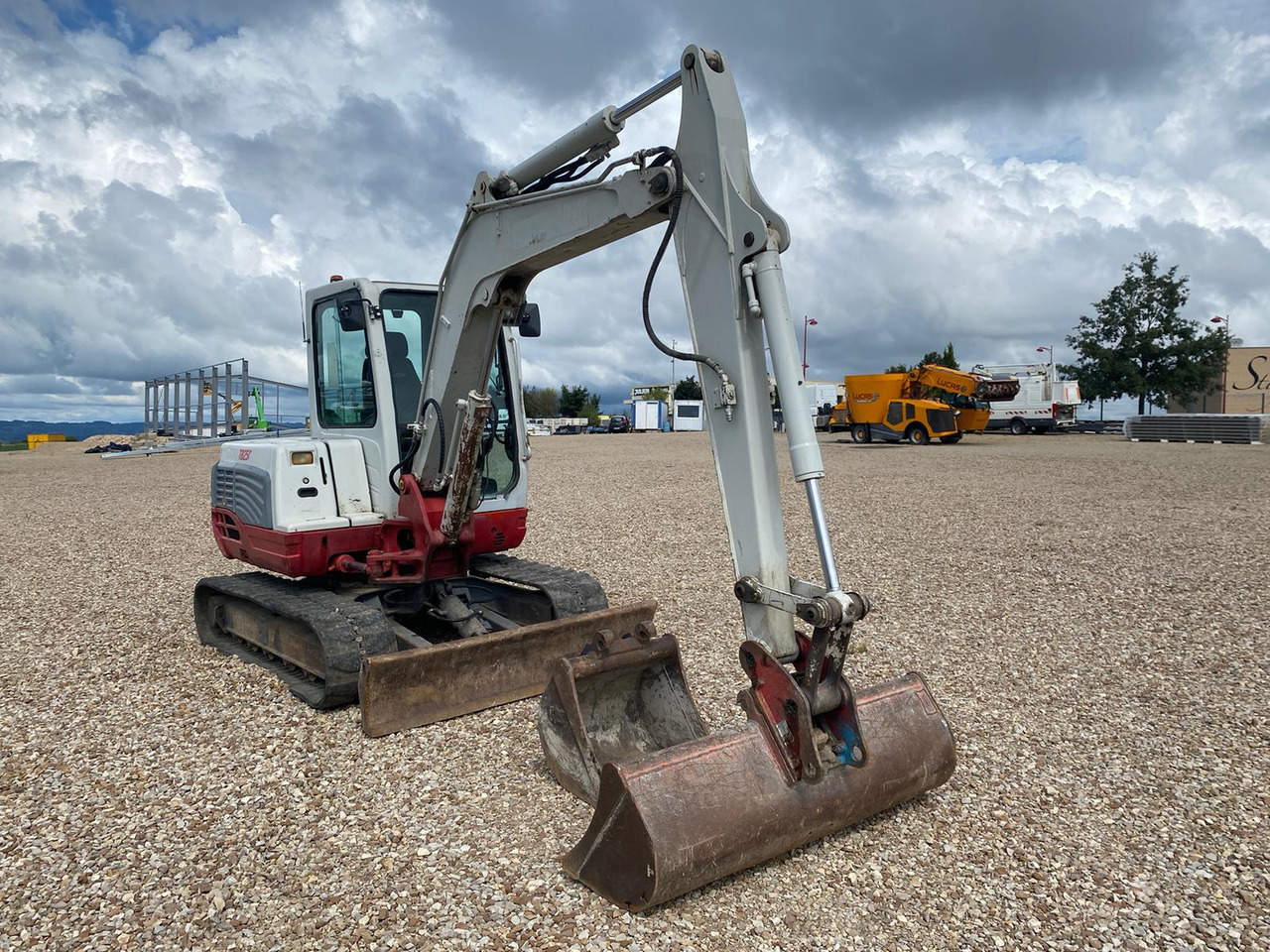 TAKEUCHI TB 250 - Верижен багер: снимка 2 TAKEUCHI TB 250 - Верижен багер: снимка 2