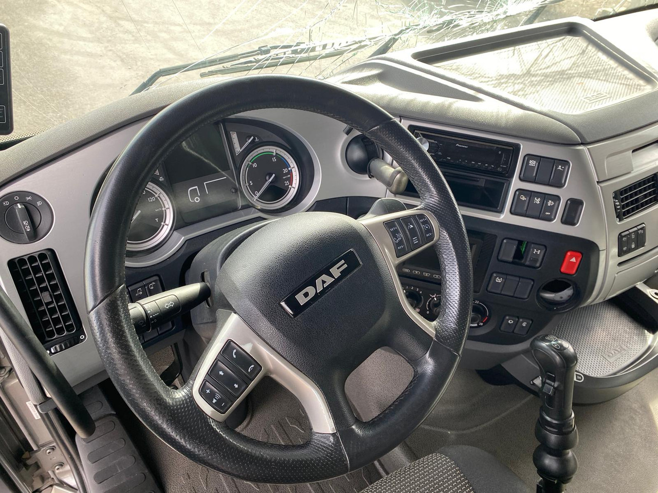 DAF XF 510 Super Space Cab - Влекач: снимка 5 DAF XF 510 Super Space Cab - Влекач: снимка 5