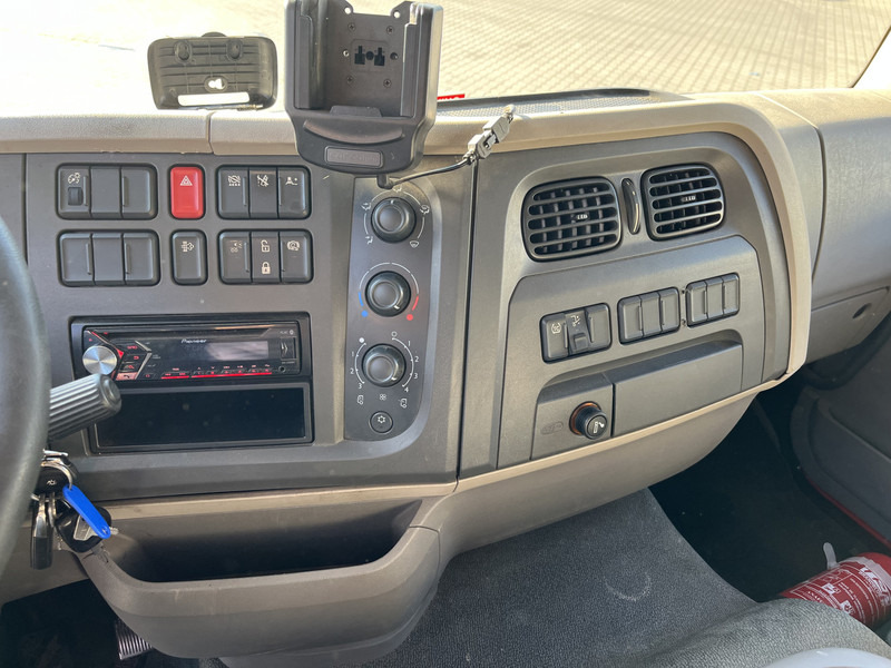 DAF LF 210 FA / 12 Ton / 394 dkm / Box / Loadlift / NL Truck - Камион фургон: снимка 5 DAF LF 210 FA / 12 Ton / 394 dkm / Box / Loadlift / NL Truck - Камион фургон: снимка 5