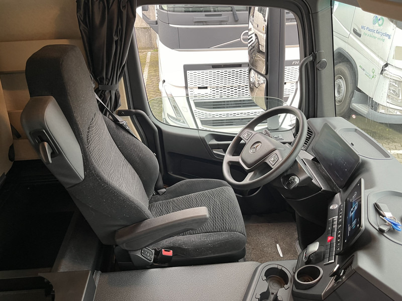 Mercedes-Benz Actros 2127 / Schuifzeil Box / Laadklep / APK 07-25 - Камион с брезент: снимка 3 Mercedes-Benz Actros 2127 / Schuifzeil Box / Laadklep / APK 07-25 - Камион с брезент: снимка 3