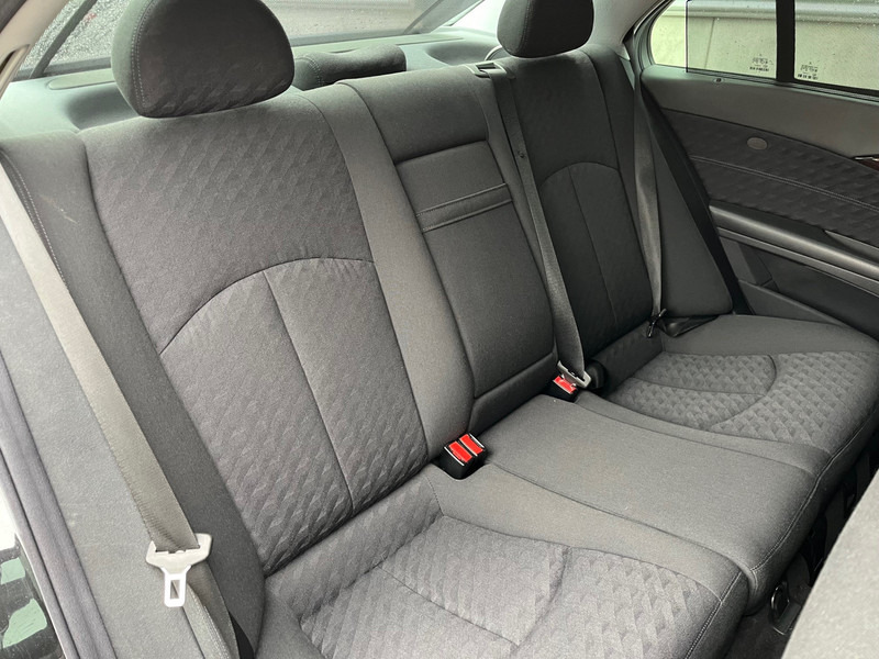 Mercedes-Benz E-Klasse / Limousine / 240 Avantgarde / 4-Matic / 8-pers / APK/TUV 09-2026 - Седан: снимка 4 Mercedes-Benz E-Klasse / Limousine / 240 Avantgarde / 4-Matic / 8-pers / APK/TUV 09-2026 - Седан: снимка 4